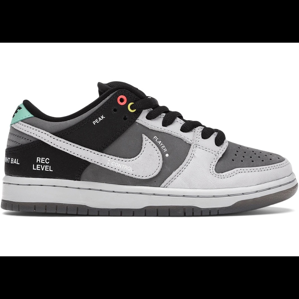 - Nike Dunk Low SB 'Camcorder 2021 VX1000